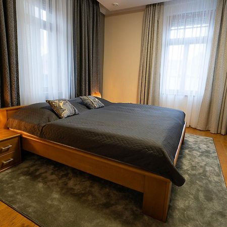 Executive 2-Bdrm Central Suite Ústí nad Labem Exteriör bild