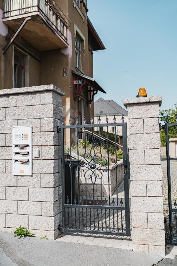 Executive 2-Bdrm Central Suite Ústí nad Labem Exteriör bild