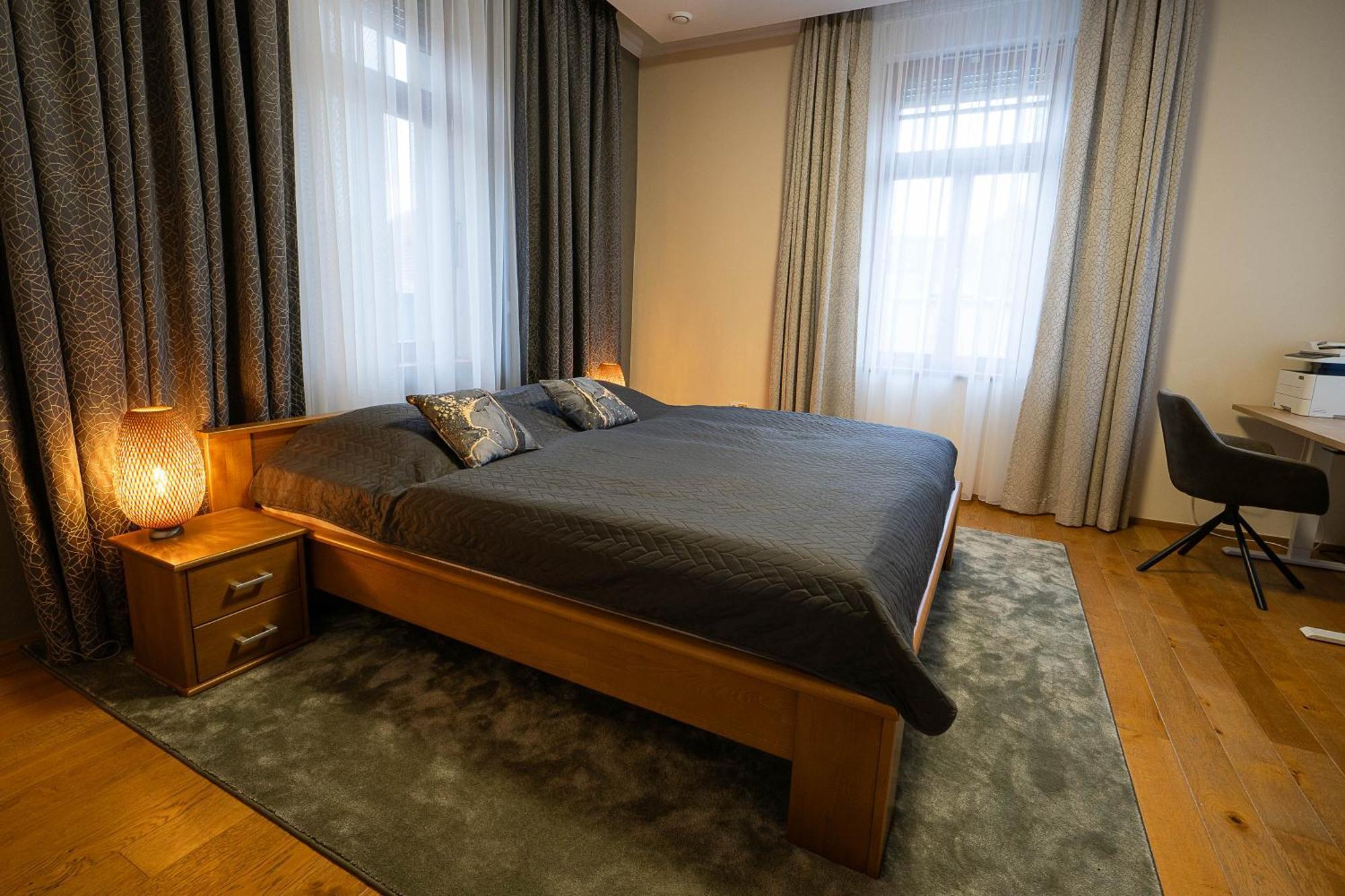 Executive 2-Bdrm Central Suite Ústí nad Labem Exteriör bild