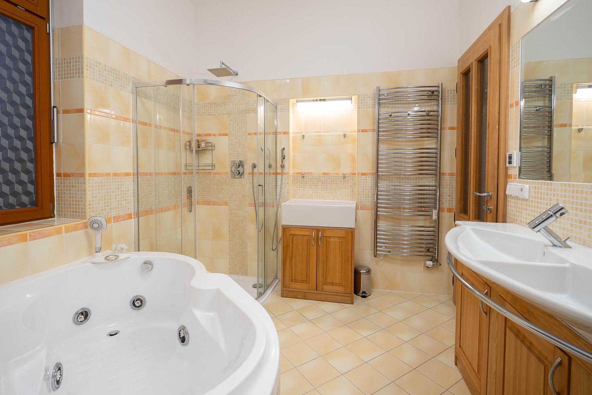 Executive 2-Bdrm Central Suite Ústí nad Labem Exteriör bild